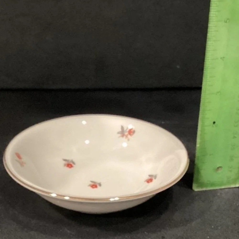 Cunningham & Pickett Cardinal Berry Bowls, Set of 2, Hand-Decorated Tableware